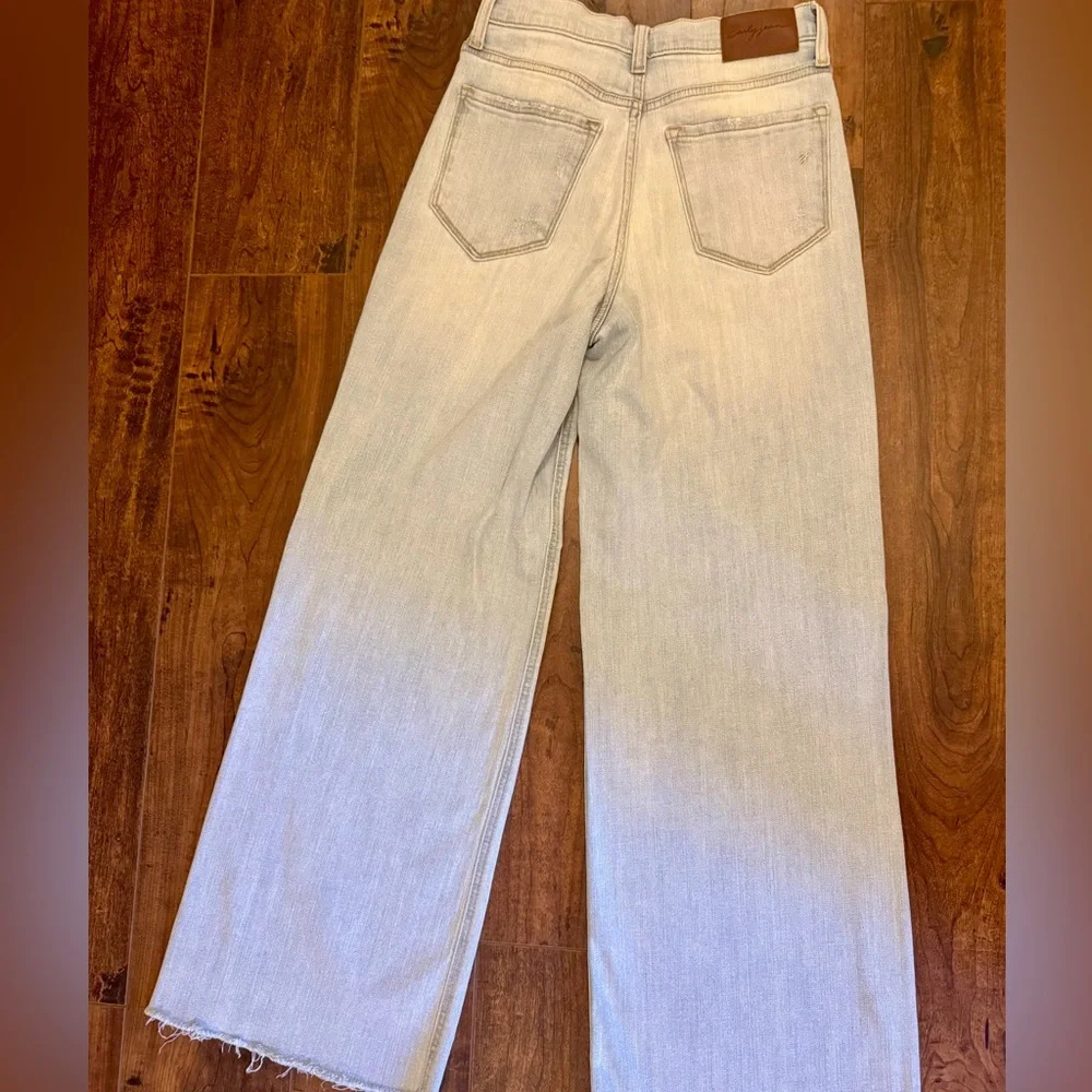 Carly Jean Los Angeles Light Wash Wide-Leg Hollands Jeans - Picture 3 of 6